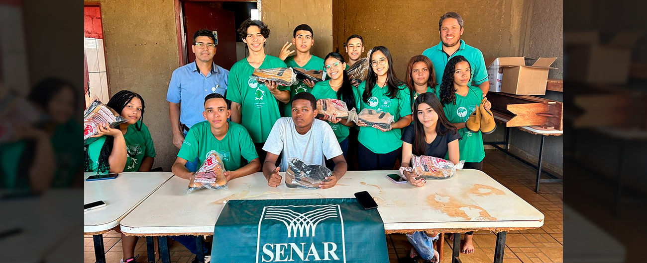 Copercana Doa Botinas Para O Programa Jovem Agricultor Do Futuro Em