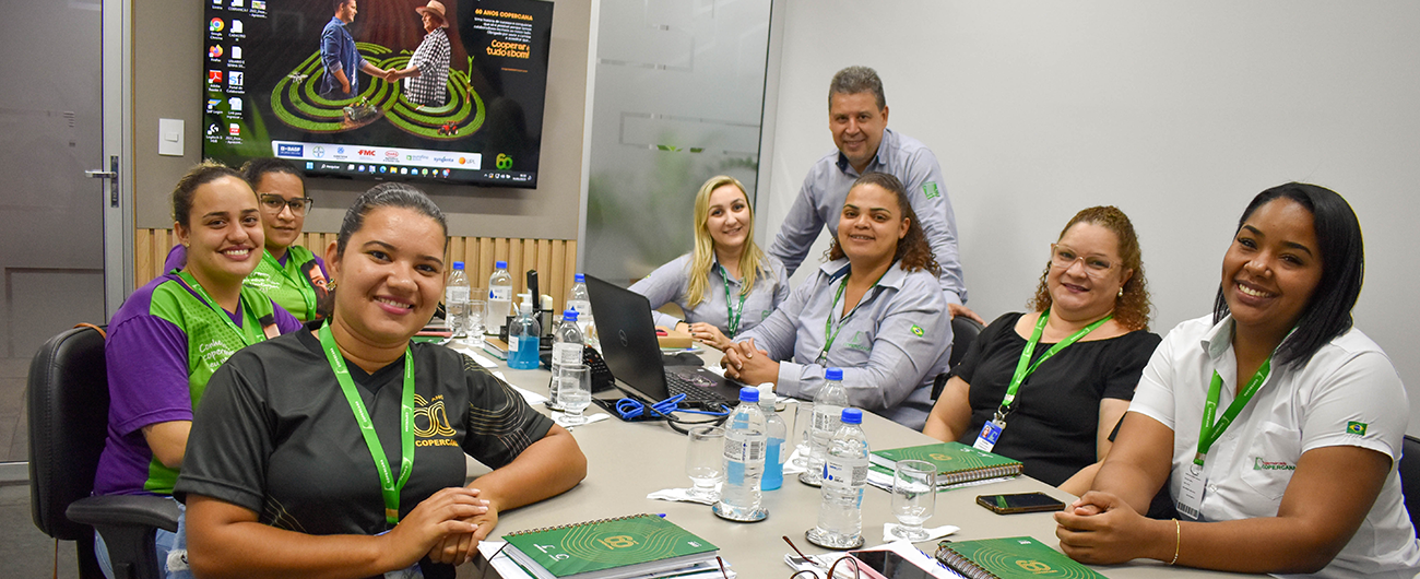 Assistentes de cadastro da Copercana participam de treinamento