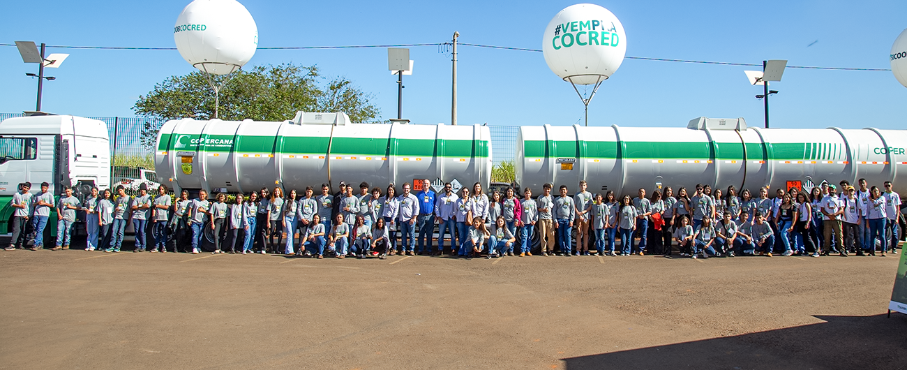 Alunos do Programa Jovem Agricultor do Futuro visitam a feira de Agronegócios da Copercana