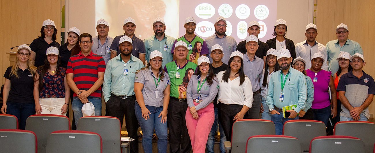 Equipe de supermercado participa do projeto 