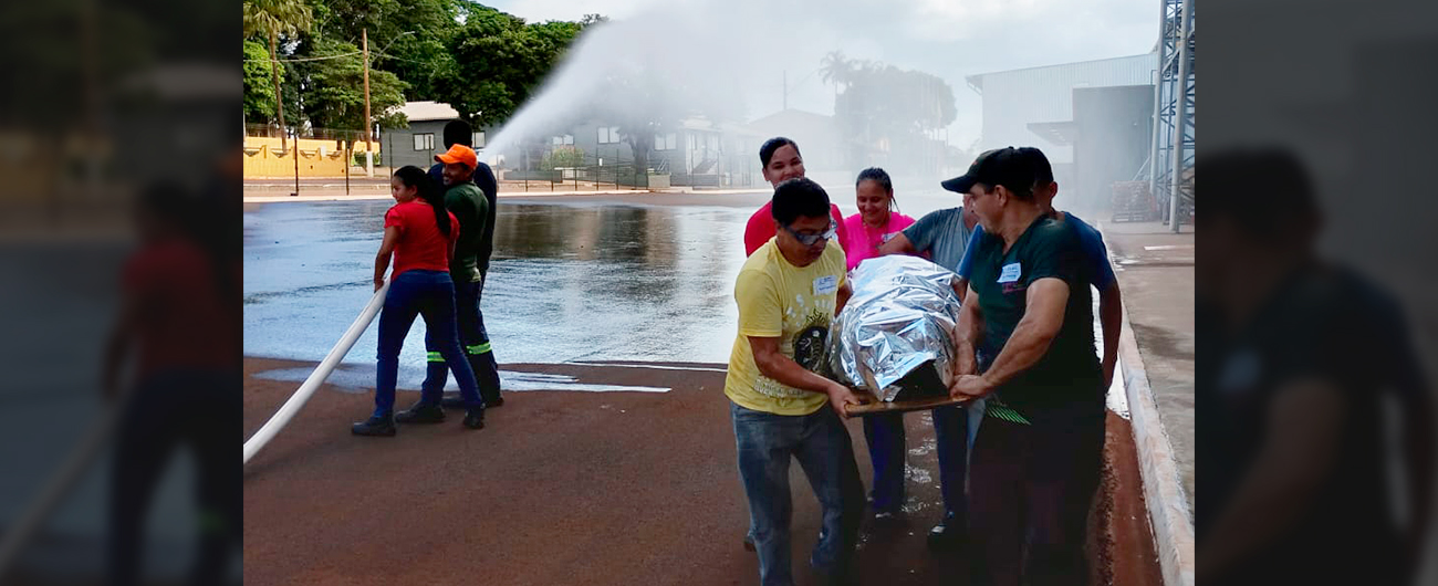 Colaboradores participam de treinamento de brigada de incêndio e simulado de abandono de área de emergência 
