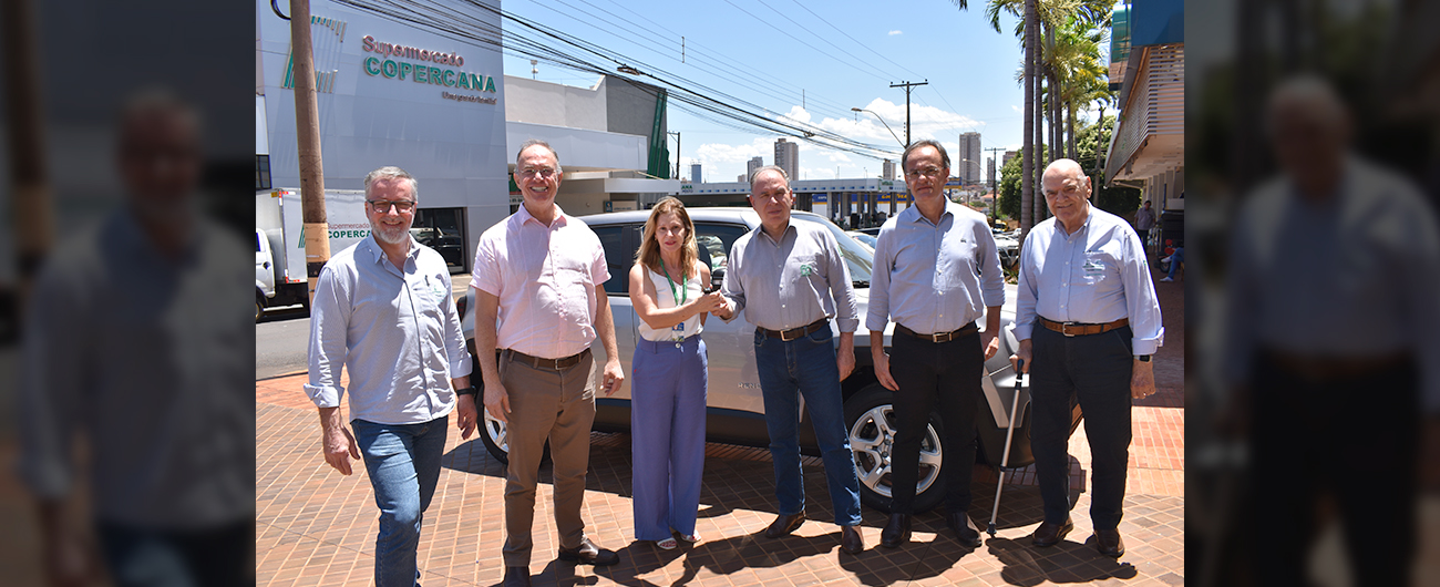 Copercana entrega Jeep Renegade à ganhadora da promoção “Natal Encantado”