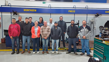 Colaboradores do Auto Center e Truck Center participam de módulo prático de curso em parceria com o SENAI