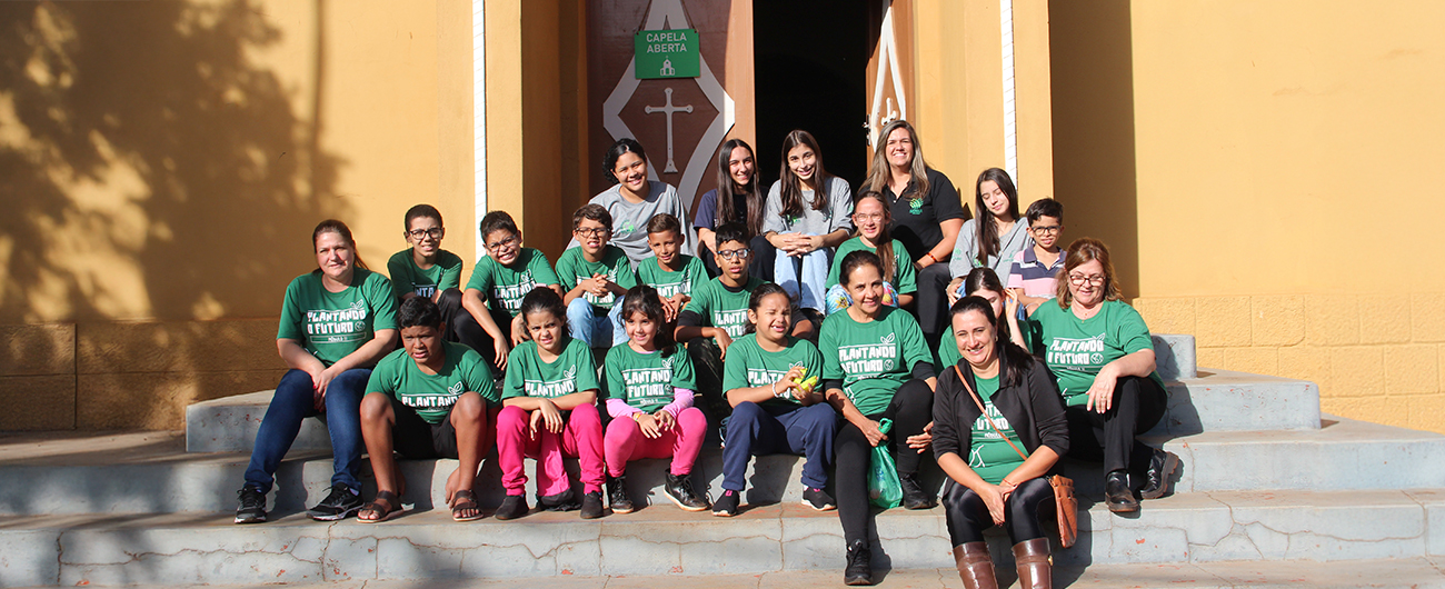 Alunos do Plantando o Futuro de Pontal visitam a Unidade de Grãos 3