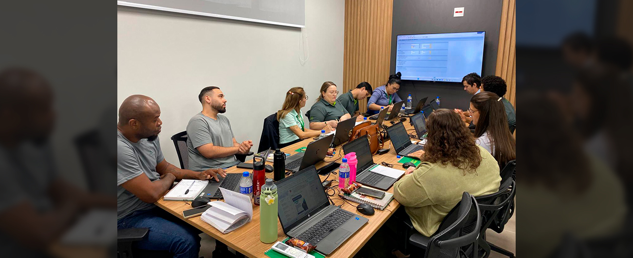 Colaboradores dos supermercados participam de reciclagem sobre procedimentos de notas de devolução e estorno