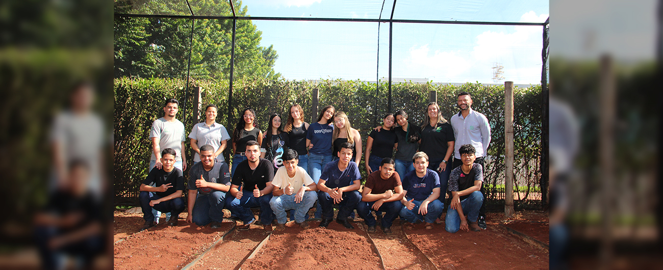Jovem Empreendedor do Agro realiza reconstrução da horta da Biocoop em atividade prática
