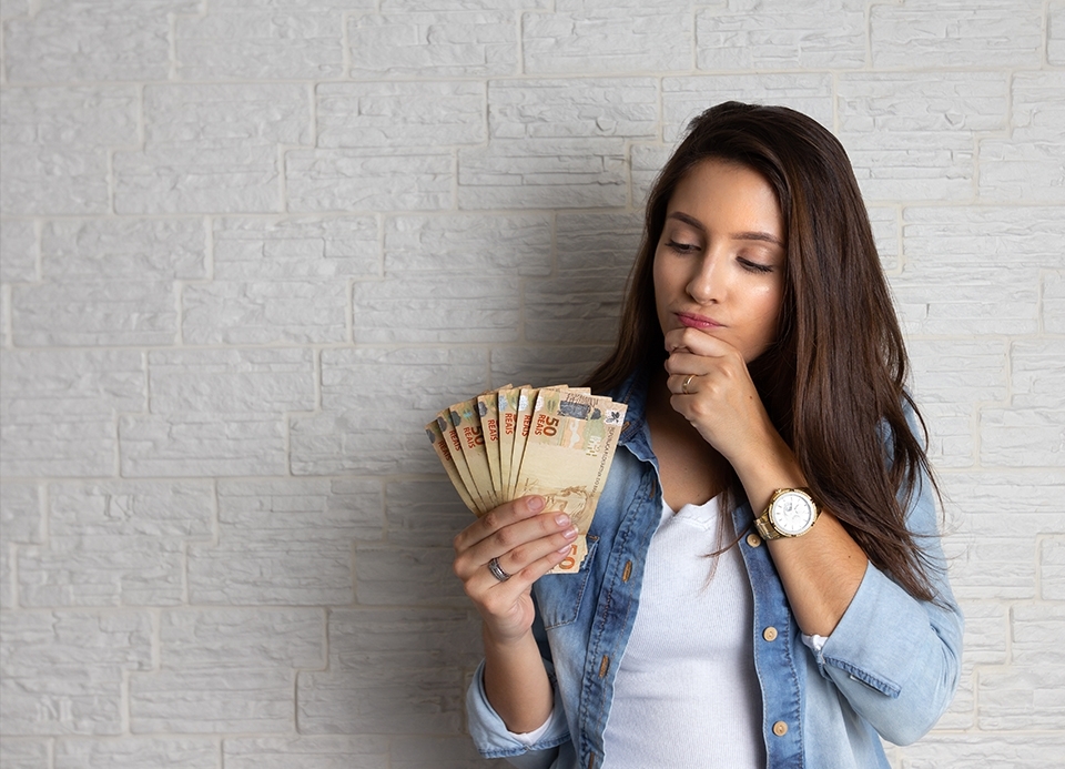Está pensando em investir seu dinheiro?