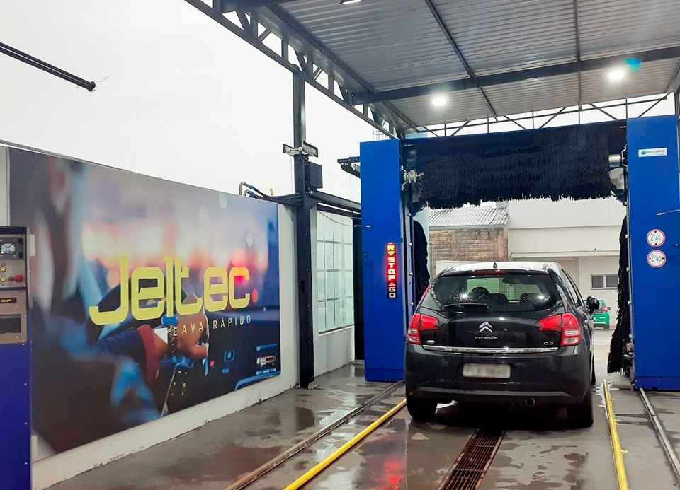 Uma forma rápida e sustentável de lavar o seu veículo