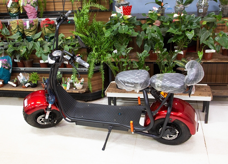 Contemplados na promoção Aniversário Premiado Copercana recebem as chaves das Scooters