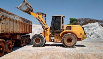 Copercana doa mais de 12 toneladas de calcário para Apae de Batatais